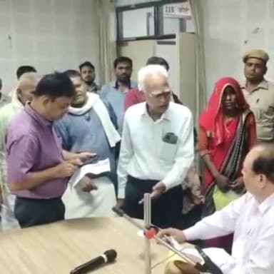 मालाखेड़ा: मिनी सचिवालय अलवर में आमजन की समस्याओं के निराकरण के लिए जिला स्तरीय जनसुनवाई का हुआ आयोजन