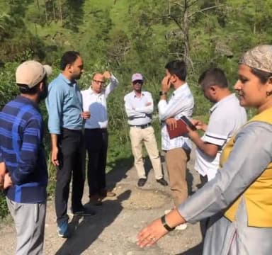 कुमारसैन: एसडीएम कुमारसैन ने लोक निर्माण वभाग के अधिकारियों के साथ मलेण्डी पंचायत का किया दौरा