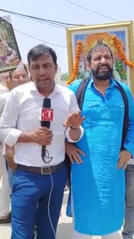 पानीपत: अपने दो साथी आरोपियों को सिटी थाना पुलिस को सौंप कर बाहर लौट नवीन जय हिंद ने मीडिया से की बातचीत