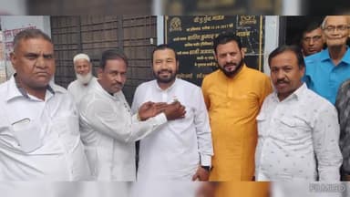 कोटा।
घंटाघर के इकबाल चौक पर धवजा रोहण कर मनाया स्वतंत्रता दिवस
-तिरंगे झन्डे व मिठाईयां बांटीं, अतिथियों का किया सम्मान