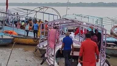 वाराणसी में आने वाले पर्यटकों के लिए शुरू हुआ नौका संचालन, पर्यटकों में दिखी खुशी