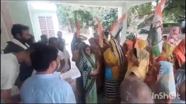पानी की किल्लत से वार्ड 16 की परेशान गुस्साई महिलाएं कांग्रेस नेताओं के नेतृत्व में पहुंची एसडीएम कार्यालय दिया ज्ञापन