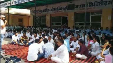 चित्तौड़गढ़: 11 सूत्रीय मांगों को लेकर जिला चिकित्सालय में नर्सिंग कर्मचारियों द्वारा 2 घंटे तक कामकाज का किया गया बहिष्कार
