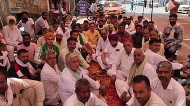 गंगानगर: महाराजा गंगा सिंह चौक पर सिंचाई पानी की मांग को लेकर संयुक्त किसान मोर्चा के किसान नेताओं ने किया धरना प्रदर्शन