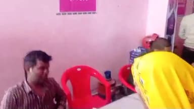 पीपलदा: इटावा अंबेडकर भवन में इंदिरा गांधी स्मार्ट फोन योजना का शिविर हुआ आयोजित, मोबाइल पाने के लिए उमड़ी भीड़