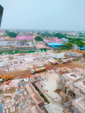 #अयोध्या धाम में श्री #रामजन्मभूमि मंदिर के द्वितीय तल पर द्रुत गति से चल रहे निर्माण कार्य की एक झलक...

#जय_श्रीराम #vinodsonkar #BJP4IND #Kaushambi #BJP4UP #prayagraj #uttarpradesh #भाजपा Narendra Modi Bharatiya