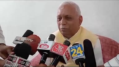 देेेवरिया: सदर सांसद ने नगर पंचायत परिसर में अपने आवास पर प्रेस वार्ता कर कहा- संसद के मानसून सत्र में विपक्ष की भूमिका नकारात्मक