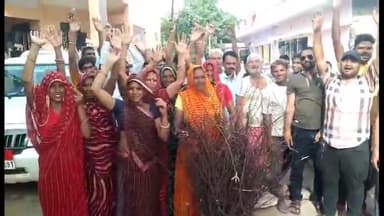 लवाण: मलारना में बिजली की अघोषित कटौती से परेशान ग्रामीणों का फूटा आक्रोश, रोड़ जाम कर नारेबाज़ी कर किया विरोध प्रदर्शन