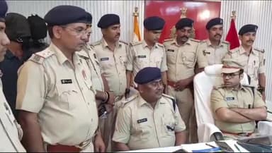 बरौली: मांझा थाना क्षेत्र के पिपरा से 6 अपराधियों के पकड़े जाने के बाद बरौली थानाध्यक्ष सहित SI की SP ने की प्रशंसा