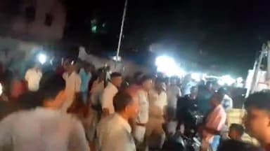 पालीगंज: पटना जिला पालीगंज नगर बाजार के अस्पताल रोड मे अनुमंडल पदाधिकारी के नेतृत्व मे अतिक्रमण को हटाया गया