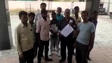 जहाज़पुर: खातेदारी जमीन से अतिक्रमण हटाने की मांग को लेकर रैगर समाज के लोगों ने उपखंड कार्यालय में उपखंड अधिकारी को सौंपा ज्ञापन