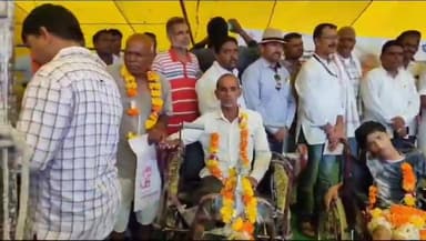 बकानी: पंचायत समिति बकानी में विशेष योग्यजन आयुक्त ने जनसुनवाई कर दिव्यांगों की समस्याओं की सुनवाई की