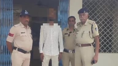 जयसिंहनगर: आमडीह से पुलिस ने 6 वर्ष से फरार स्थाई वारंटी को किया गिरफ्तार, न्यायालय में किया पेश