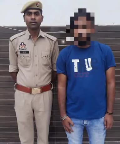 धामपुर: स्योहारा पुलिस ने इसलाम नगर निवासी हेमंत नाम के जुआरी को सट्टा पर्ची व गत्ता के साथ गिरफ्तार कर कोर्ट मे किया पेश।