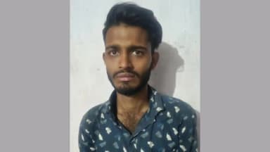 हज़ारीबाग: बाबूगांव चौक पर मोटरसाइकिल चोरी कर भाग रहे आरोपी को स्थानीय लोगों ने पकड़कर किया पुलिस के हवाले