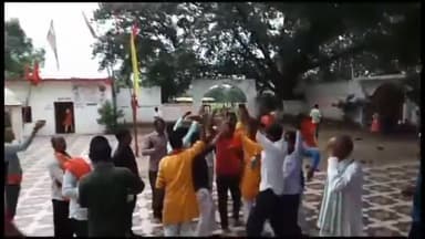 बटियागढ़: मगरोन कलेही मंदिर पहुंचे भारतीय जनता पार्टी के प्रत्याशी लखन पटेल, भाजपा कार्यकर्ताओं ने गाजे बाजे के साथ किया स्वागत