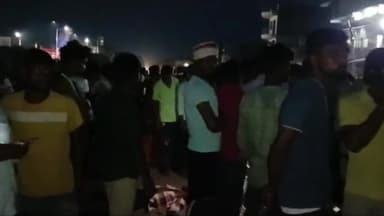 देेेवरिया: रामलक्षन के न्यू पेट्रोल पंप के पास ट्रेलर वाहन की चपेट में आने से बाइक सवार एक कि मौत, मौके पर पहुंची पुलिस