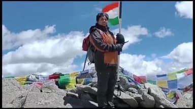जमुई: जमुई की पर्वतारोही निशु सिंह ने लद्दाख के डेंजो, जंगो 6218 मीटर और कंगारू ला पास 5258 मीटर की चोटी पर फहराया तिरंगा