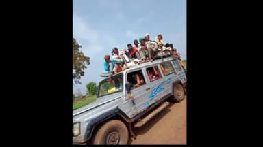 दमोह: मड़ियादो में ग्रामीणों के जीवन के साथ हो रहा खिलवाड़, रहवासी दोहरे खतरे के साथ ओवरलोड वाहनों में कर रहे सफर