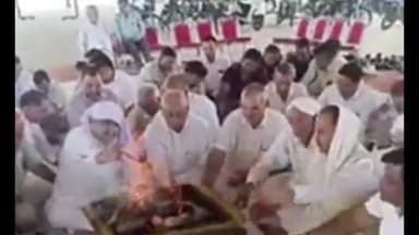 करनाल: इंद्री अनाज मंडी में आढ़तियों ने हवन यज्ञ कर की धान के सीजन की शुरुआत