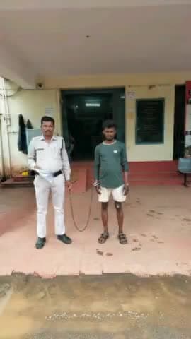 चंदखुरी फार्म नहर पार में चाकू के साथ एक युवक को मंदिर हसौद पुलिस ने किया गिरफ्तार,