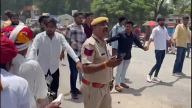 अजमेर: DAV कॉलेज के बाहर छात्र संगठनों के द्वारा किया गया विरोध प्रदर्शन  छात्रसंघ चुनाव कराने की मांग को लेकर कर रहे विरोध