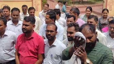 बूंदी: पप्पूलाल मीणा सहायक कृषि शिकारी का निलंबन बहाल कराने को लेकर कर्मचारियों ने  कलेक्ट्रेट में पहुंचकर सौंपा ज्ञापन