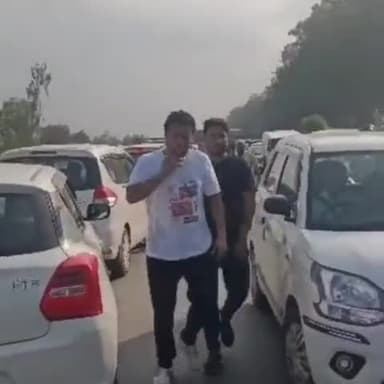 धनौरा: गजरौला नेशनल हाईवे पर वन वे होने के कारण लगा जाम सूचना पर पहुंची पुलिस जाम खुलवाने में जुटी