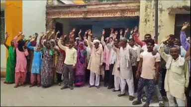 हसनपुर: विद्युत विभाग के टीजीटू पर कार्रवाई की मांग कर सकतपुर के ग्रामीणों ने हसनपुर में सम्पूर्ण समाधान दिवस में किया प्रदर्शन