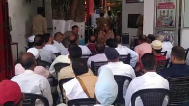 मुरादाबाद: थाना नागफनी प्रभारी ने नागफनी थाने पर कावड़ यात्रा आगामी त्यौहार को लेकर शांति समिति की बैठक की आयोजित