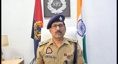 नवाबगंज: बाराबंकी पुलिस द्वारा 1वारंटी, 11वांछित अभियुक्तों को किया गिरफ्तार व 30अभियुक्तो पर शांतिभंग की धाराओ में हुई कार्यवाही