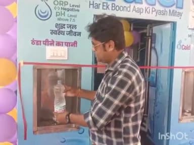 आगरा: रेलवे विभाग ने आगरा कैंट स्टेशन पर यात्रियों की सहूलियत के लिए लगाए 9 वाटर एटीएम