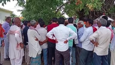 बरौली: बरौली थाना परिसर में प्रभारी CO और थानाध्यक्ष के नेतृत्व में लगा जनता दरबार, 9 में से 3 मामलों का किया निपटारा