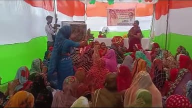 आज ईटावा में मेरे निवास जन्मदिन पर सैकड़ो महिलाओं ने नाचगान कर जन्मदिन की बधाइयां दी इसी अवसर पर कांग्रेस कार्यकर्ताओं ने भी बड़ी संख्या में आकर जो बधाइयाँ मुझे दी है उसकी कुछ झलकियों।