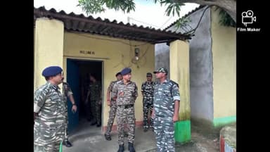 गोइलकेरा: गोईलकेराः नक्सल प्रभावित क्षेत्र आराहासा पहुंचे सीआरपीएफ के डीजी जवानों का बढ़ाया हौसला