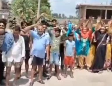 धामपुर: बसेड़ा गाँव के ग्रामीणों ने ग्राम प्रधान पर साफ सफाई न कराने का आरोप लगाते हुए जमकर नारेबाजी व प्रदर्शन किया।