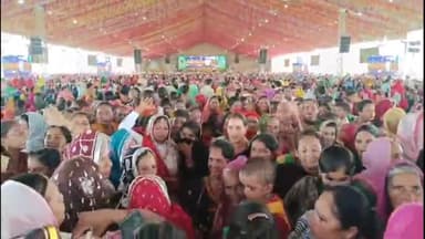 पानीपत: पानीपत में राज्य स्त्री तीज महोत्सव में गावो से पहुंची महिलाओ ने तीज के गानों पे जमकर डांस कुया, हरियाणावी वेशभूषा ।