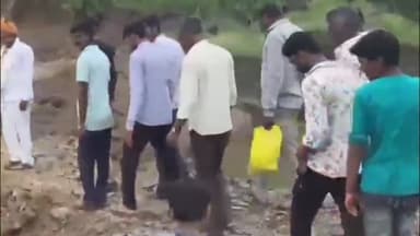 खाचरौद: तहसील के गांव गोठडा में समाजसेवी लखन गुर्जर द्वारा सड़क को दुरुस्त करवाएगा