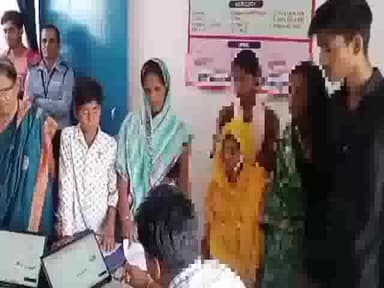 दरौंधा: नवलपुर के पास बाइक से गिरने से एक महिला हुई घायल, अस्पताल में जख्मी महिला को करवाया गया भर्ती