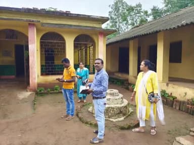 दरभा: नेगानार चिंगपाल के 22 मतदान केन्द्रों का पटवारी द्वारा किया गया निरीक्षण