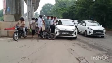 मोदीनगर: रावली रोड़ बिजली घर के सामने कार चालक ने मारी बाइक सवार को टक्कर