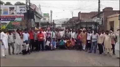 गंगानगर: गंग नहर में पानी की कमी को लेकर किसानों ने नई धान मंडी में मुख्य द्वार बंद कर किया विरोध प्रदर्शन