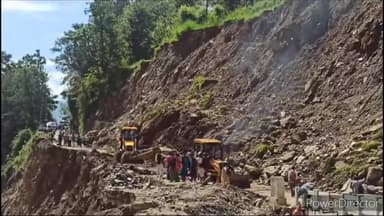 थराली: थराली के सिमलसेन में कर्णप्रयाग-ग्वालदम  राष्ट्रीय राजमार्ग बाधित, यात्रियों की लाइन लगी रही