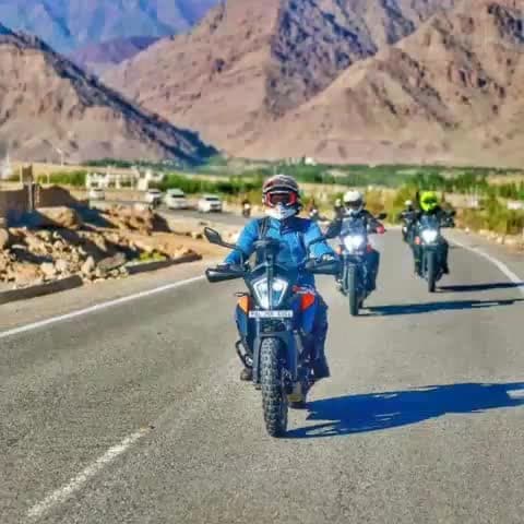Unstoppable !! 
नीचे से ऊपर की ओर बिना रुके बिना थके

#RahulGandhi #Leh #ladakh #pangonglake