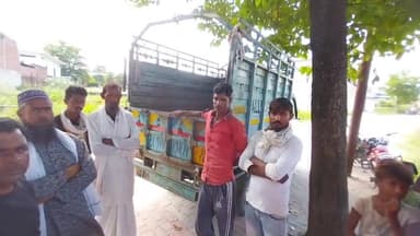 बहराइच: दुलारपुर टोल प्लाजा के पास सड़क हादसे में हुई चाचा-भतीजे की मौत मामले में पुलिस द्वारा मृतकों के शव का कराया जा रहा पीएम