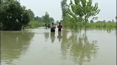 धनौरा: गजरोला थाना क्षेत्र के कई गांव में बाढ़ का पानी घुसने से ग्रामीण परेशान,
