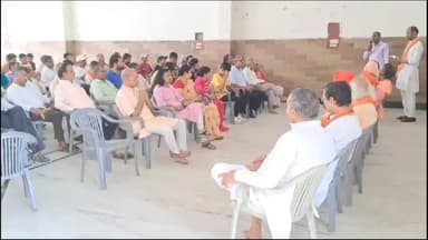 रेवाड़ी: 28 अगस्त को ब्रज मंडल यात्रा में शामिल होने पर हिंदू संगठनों के लोगों ने सेक्टर 3 गणेश लाल धर्मशाला में की बैठक