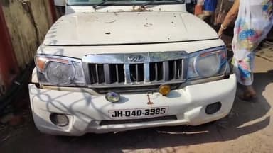 गोड्डा: सदर अस्पताल परिसर में पिछले 7 दिनों से खड़ी है लावारिश स्थिति में बोलेरो, पुलिस को दी गयी सूचना