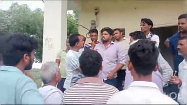 दौसा: नागल बेरसी में अघोषित बिजली कटौती के विरोध में ग्रामीणों ने जीएसएस पर किया विरोध प्रदर्शन
