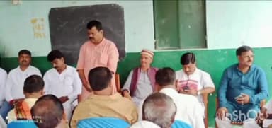 जरीडीह: गिरिडीह के पूर्व सांसद रविंद्र कुमार पांडे ने डुमरी प्रत्याशी यशोदा देवी के पक्ष में लोगों से किया जनसंपर्क